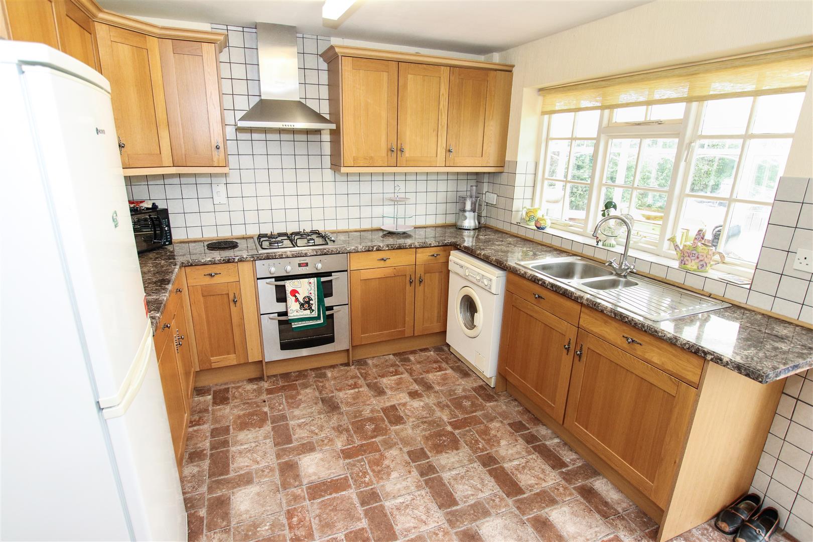 FITTED KITCHEN / BREAKFAST ROOM
